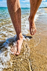 male beach feet 02