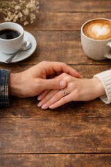 couple holding hands 02